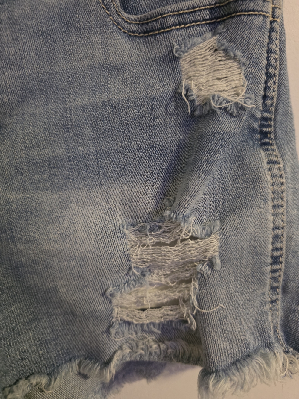 Hollister Distressed Denim Shorts Women’s W25 Mid-Rise Light Wash Frayed Hem Cas - Picture 4 of 11